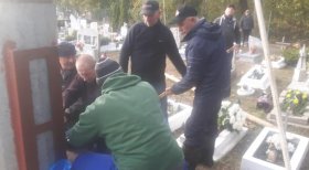 2018-10-31 - Nowy krzyż na cmentarzu - 010